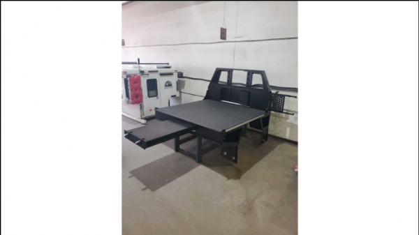 一款適合皮卡車露營者的現成平板 Aluma起價為12100美元