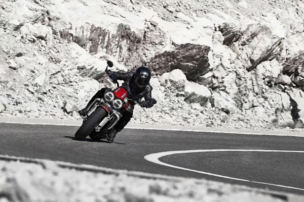 這款英國摩托車排量超過GTI,百公里加速僅需2.8秒 這款英國摩托車排量超過GTI,百公里加速僅需2.8秒