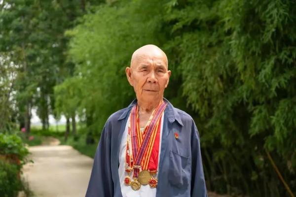一個老兵的三個&OpenCurlyDoubleQuote;家&rdquo;