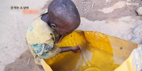 太心酸,非洲一家窮得只剩一口鍋,孩子餓得偷鄰居食物!紀錄片 太心酸,非洲一家窮得只剩一口鍋,孩子餓得偷鄰居食物!紀錄片