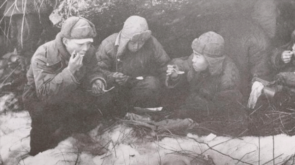 長津湖戰役凍傷慘烈,89師卻僅凍傷400人,多虧政委一個機智決策 長津湖戰役凍傷慘烈,89師卻僅凍傷400人,多虧政委一個機智決策