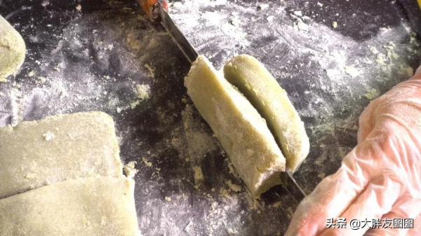 你有糯米粉嗎？快試試做艾草麻薯，糯嘰嘰，簡直是麻薯中的王者