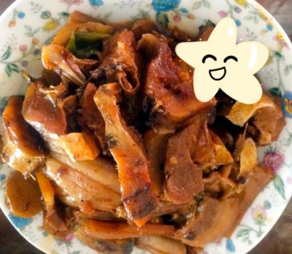 五花肉燉鹹魚