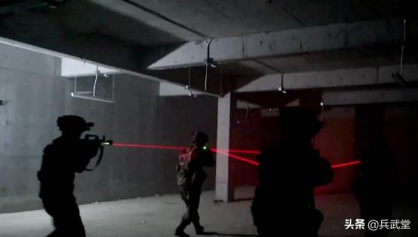 國內“臨汾旅”演練城鎮戰?無人車代替人工偵察,停車場用夜視儀 國內“臨汾旅”演練城鎮戰?無人車代替人工偵察,停車場用夜視儀