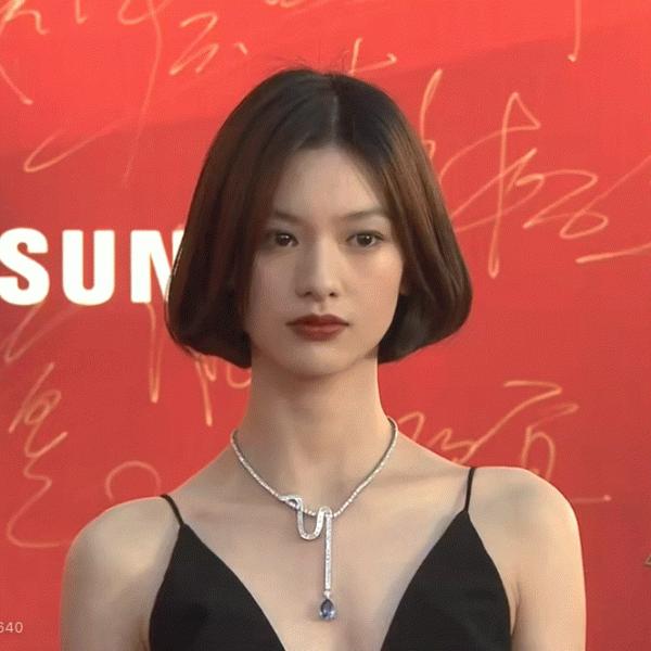 女明星紅毯造型千奇百怪，楊穎太俗，梅婷讓人笑出聲，佟麗婭驚豔