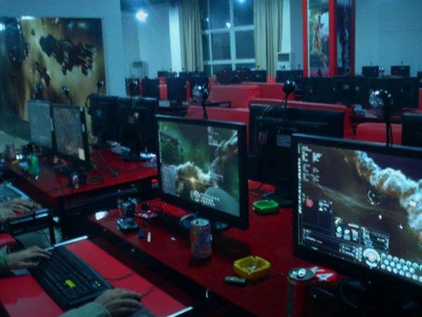 當年的網遊玩家有多激情?三萬人同服大戰,修武器就修掉一輛奧迪 當年的網遊玩家有多激情?三萬人同服大戰,修武器就修掉一輛奧迪