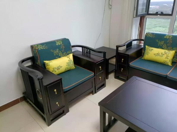 明亮整潔的空間裡,輕鬆地將中式韻味展現出來 明亮整潔的空間裡,輕鬆地將中式韻味展現出來