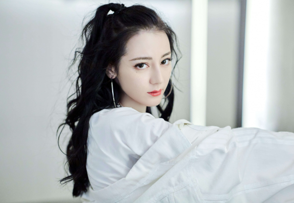 90後女星持續發力，趙露思李沁受追捧，熱巴拔得頭籌，楊紫壓力大
