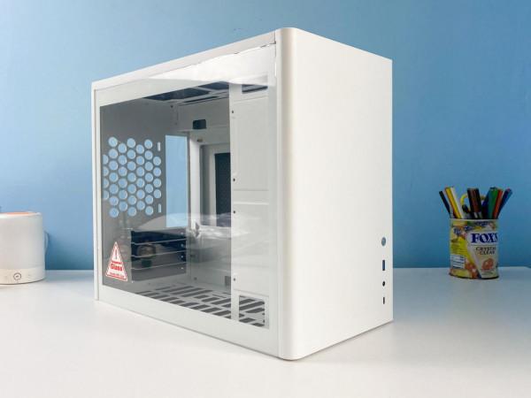 打造清爽桌面，嘗試組裝全白色幻彩小機箱，既簡單也不簡單