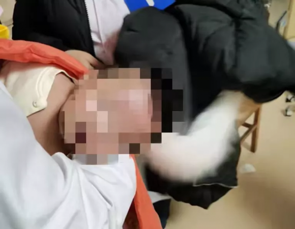 縣醫院兒科：成功救治窒息患兒，家屬含淚謝醫護