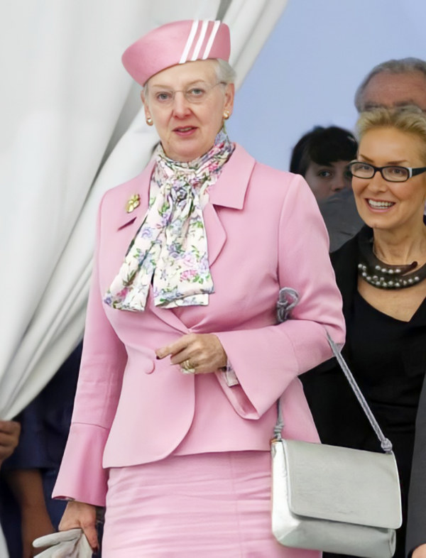 時髦不輸英國女王的丹麥女王,現在在大廠打工? 時髦不輸英國女王的丹麥女王,現在在大廠打工?