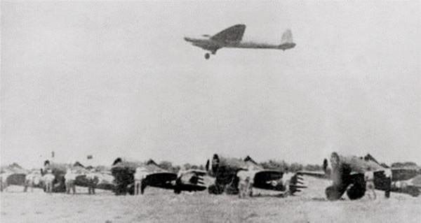 “民族英雄”高志航，30歲英勇犧牲，留下的校花妻子過得如何？