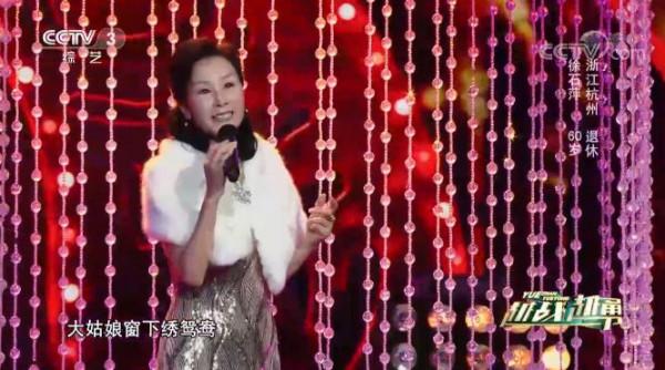 雪瑞姑姑：靠壕氣人設走紅，花甲之年活成18歲，她到底是何身份？