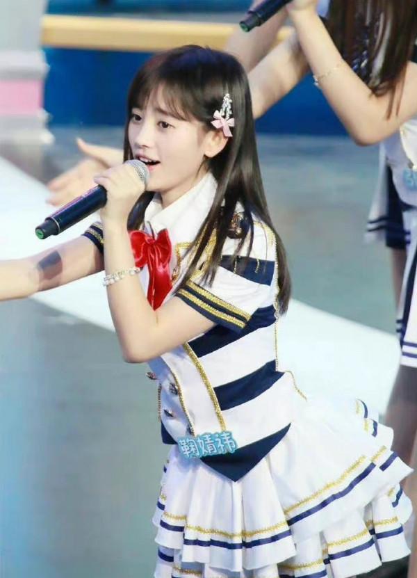 鞠婧禕十年前舊照被翻出！路人表示：長成這樣就算整容又何妨？