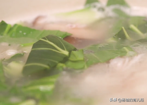 孩子愛吃的香菇蝦仁疙瘩湯，鮮香好吃又解饞，美味的育兒輔食