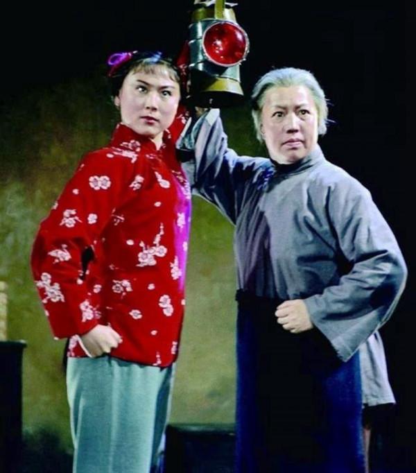 京劇《紅燈記》主要演員今昔照，劉長瑜寶刀未老，半數主演已離世
