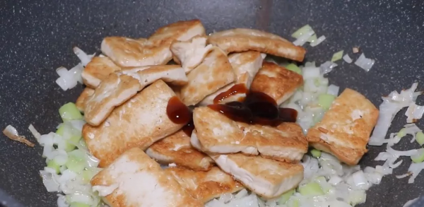 豆腐最上癮的1種新做法，做法簡單，百吃不厭，麻辣鮮香超下飯