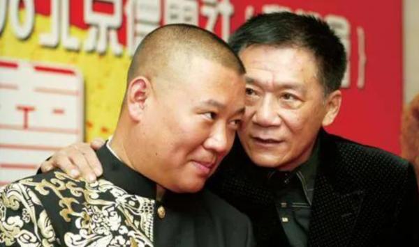 “步步血淚”郭德綱：馬季葬禮穿貂皮被罵，三次進京都經歷了什麼