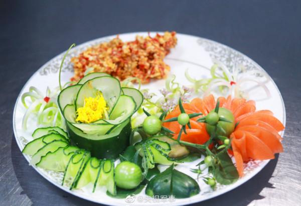 “舌尖”上的部隊伙食，兵哥哥的廚藝堪比大飯店，一看就是專業的