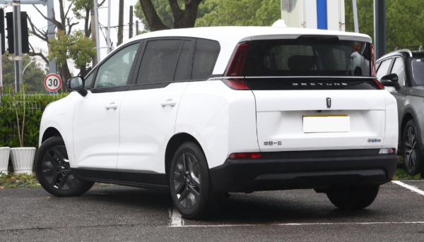 一汽全新MPV上市!外觀似“外星人”,配隱私玻璃,14.58萬 一汽全新MPV上市!外觀似“外星人”,配隱私玻璃,14.58萬