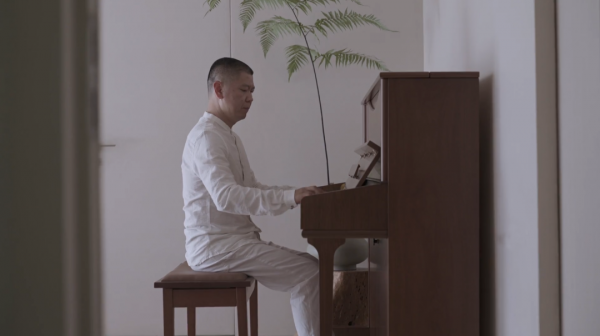 客廳有7m橫窗，女主人建議不裝窗戶全家人都同意了