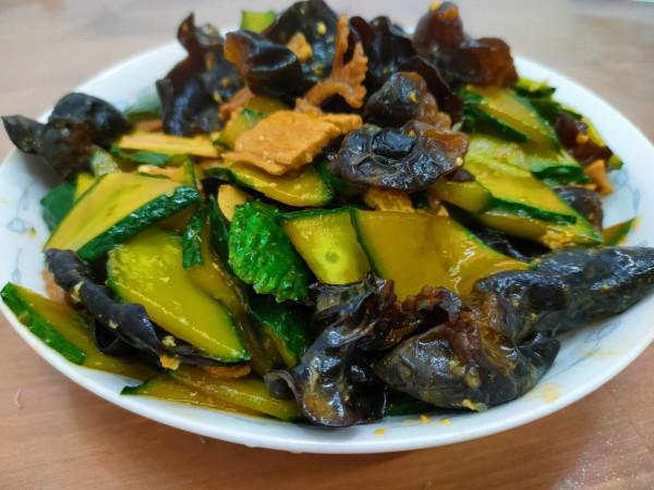 夏天，適合多吃些木耳，加入2樣一起炒，營養又健康