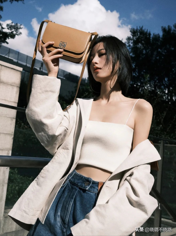 今年火了一種髮型叫:“一刀切”,高階又減齡,難怪倪妮都上頭了 今年火了一種髮型叫:“一刀切”,高階又減齡,難怪倪妮都上頭了