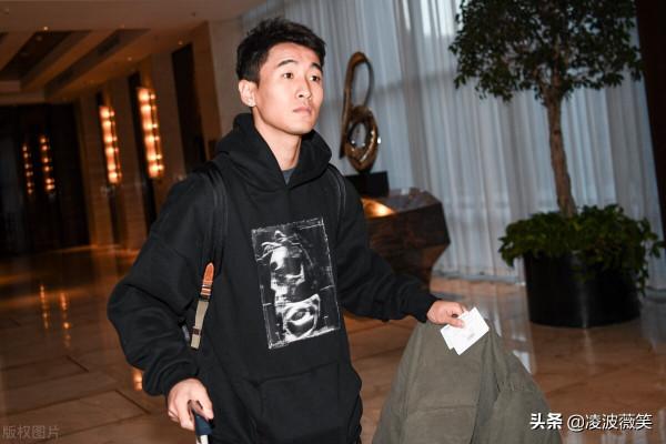 國足報到高畫質:戴偉浚首次亮相,蒿俊閔身著紅裝,韓佳奇潮味十足 國足報到高畫質:戴偉浚首次亮相,蒿俊閔身著紅裝,韓佳奇潮味十足