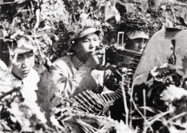 一個營突然失蹤,首長們坐立不安,關鍵時刻,2顆訊號彈傳來喜訊 一個營突然失蹤,首長們坐立不安,關鍵時刻,2顆訊號彈傳來喜訊