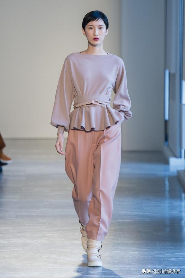 女人過了40歲，儘量多穿粉色，掌握這些搭配精髓，高階又洋氣