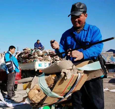 那年，媽媽每天步行60多里彎上百次腰，撿鴨毛鵝毛供我讀書的故事