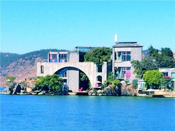 “孔雀公主”楊麗萍:63歲無兒無女,30年不吃米飯,指甲已留40年 “孔雀公主”楊麗萍:63歲無兒無女,30年不吃米飯,指甲已留40年