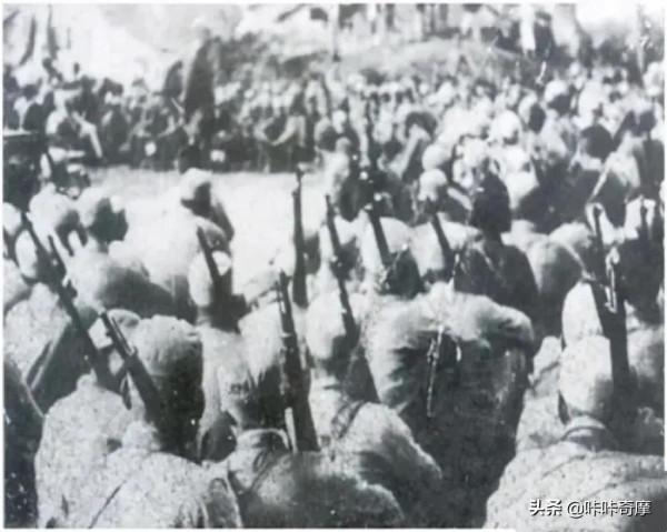 退伍老兵稱槍法很準，母親聽完微微一笑，細問竟發現母親曾是特工