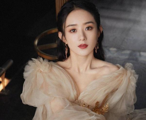 10位“流水線”女星，演技拉胯、套路化嚴重，轉型困難卻頻頻霸屏