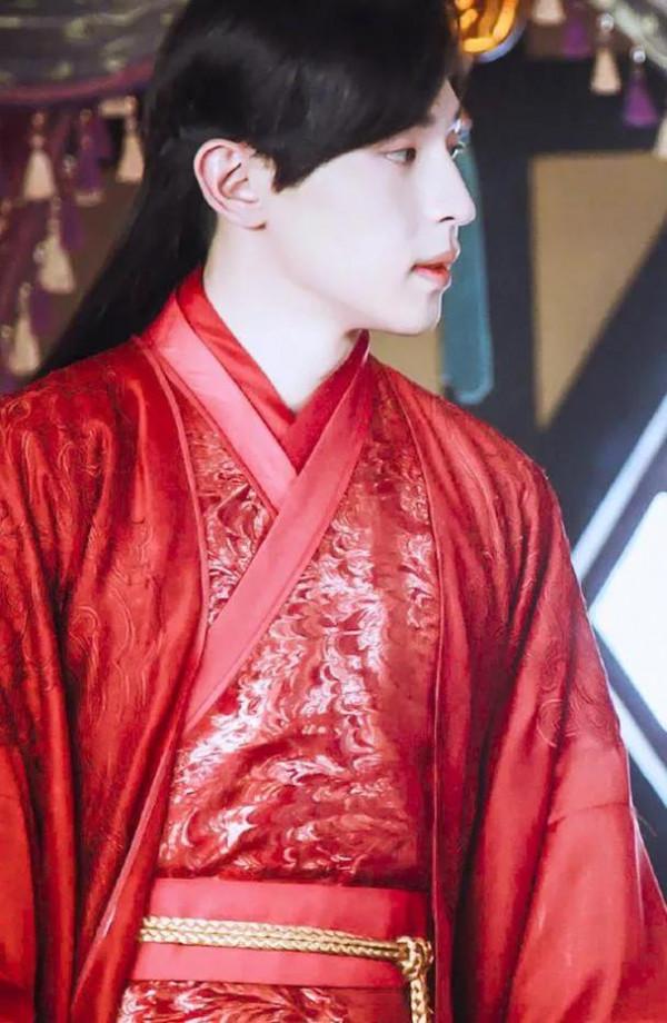誰說大紅太俗氣?這6位紅衣造型又酷又颯,歪頭殺邪媚直擊觀眾心 誰說大紅太俗氣?這6位紅衣造型又酷又颯,歪頭殺邪媚直擊觀眾心
