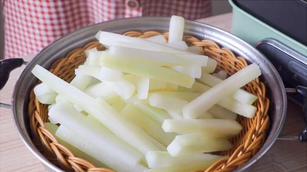 秋日忌寒涼,多吃3紅3白,少吃2綠,潤肺去秋燥,一家老小身體棒 秋日忌寒涼,多吃3紅3白,少吃2綠,潤肺去秋燥,一家老小身體棒