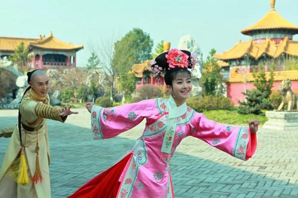 李晟和老公拍照！吐槽他一動不動！網友：張益達氣質拿捏的死死的