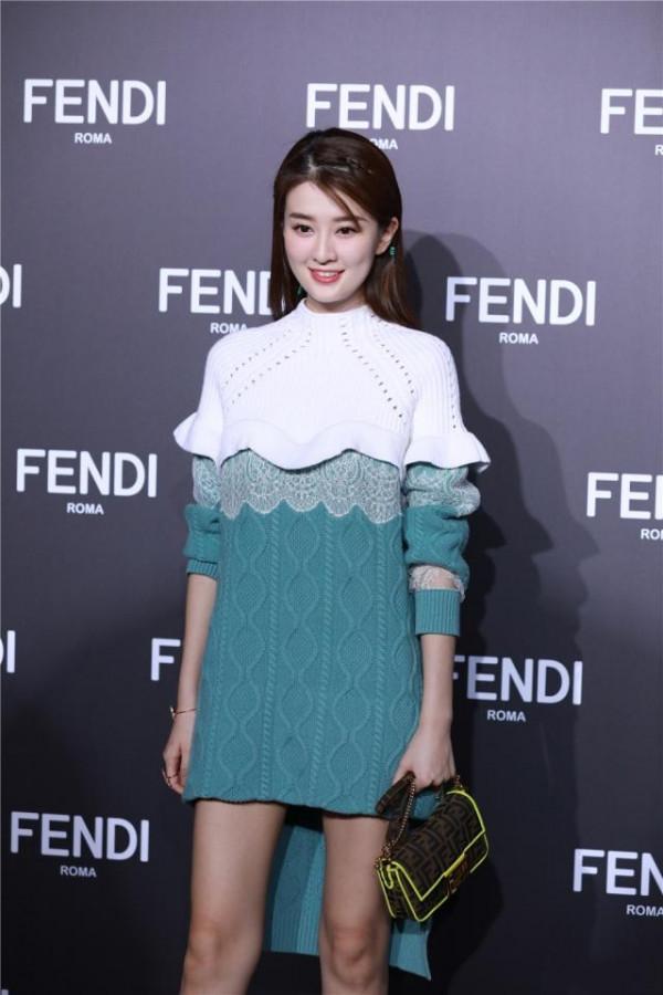 喬欣也太美了,荷葉邊針織裙穿出滿滿少女感,連未修圖都讓人驚豔 喬欣也太美了,荷葉邊針織裙穿出滿滿少女感,連未修圖都讓人驚豔