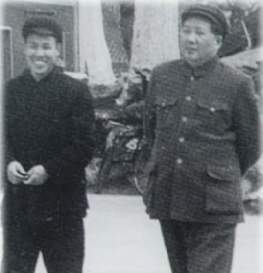 毛主席的保健醫生王鶴濱，曾力勸主席戒菸，因與江青不和離開主席