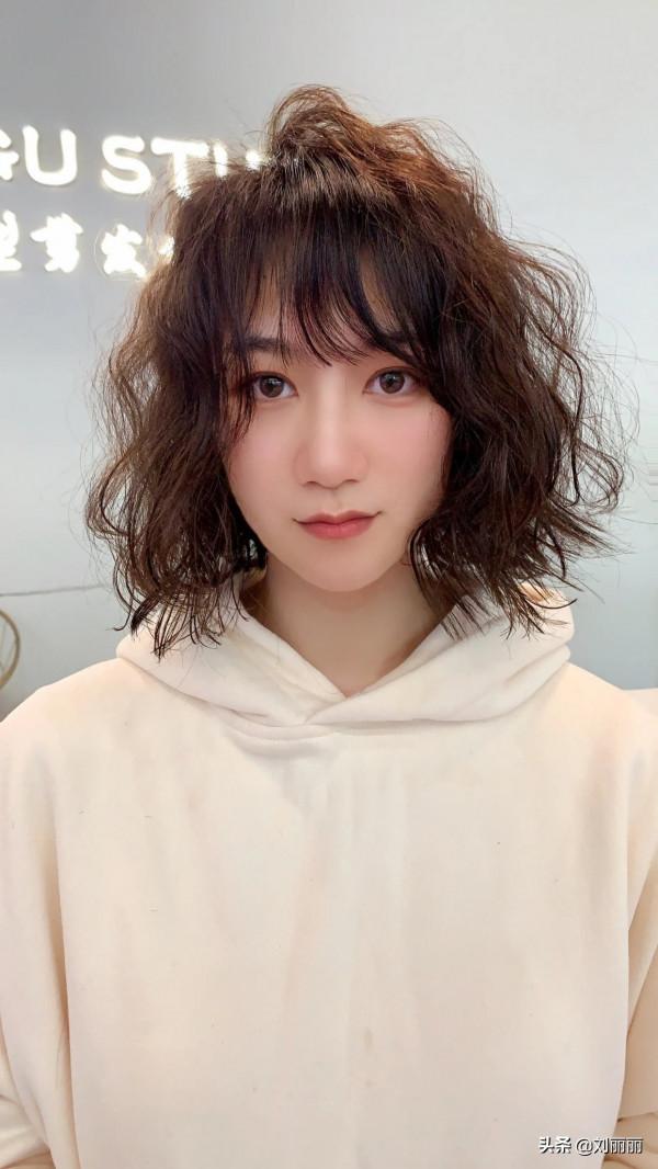 元旦爆款髮型分享，氣質燙髮洋氣卷，特色短髮顯白染