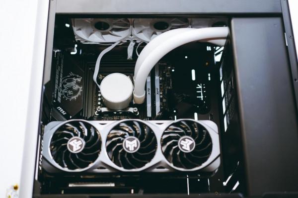 能壓住不關AVX512的i7 11700K!這款喬思伯水冷的秘訣是RGB水管? 能壓住不關AVX512的i7 11700K!這款喬思伯水冷的秘訣是RGB水管?