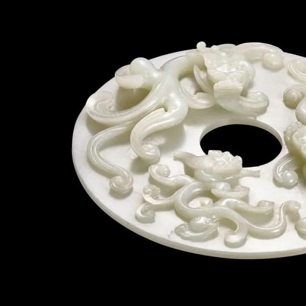 秋拍戰報丨香港蘇富比33件德安堂藏玉，斬獲5989.2萬港幣