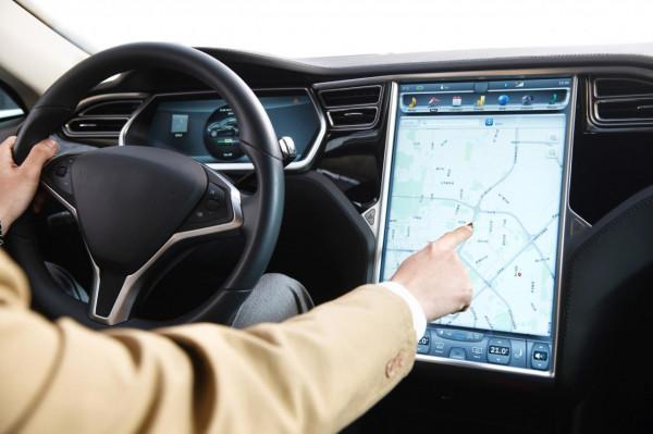 困在“應用”裡的汽車中控屏 困在“應用”裡的汽車中控屏