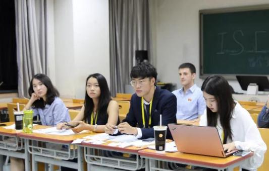 大學每月1200元過啥樣生活?大學生的消費記錄,打破家長的認知 大學每月1200元過啥樣生活?大學生的消費記錄,打破家長的認知