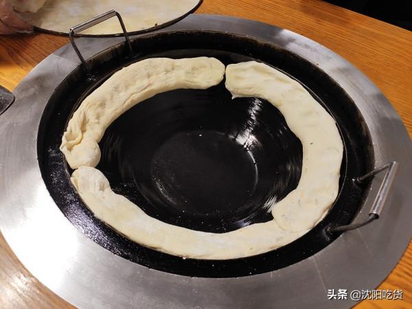 見證東北菜量的時刻到了,餐前的苞米茬子粥配辣椒燜子真牛 見證東北菜量的時刻到了,餐前的苞米茬子粥配辣椒燜子真牛