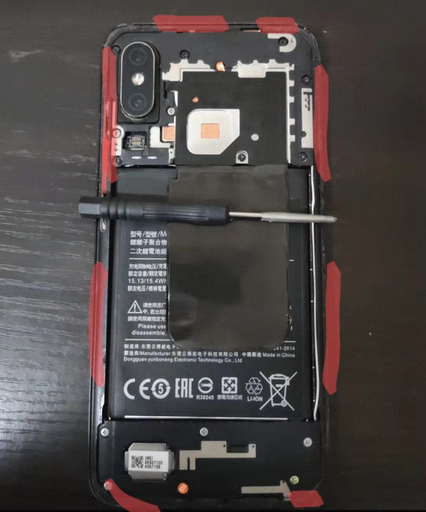 小米8更換電池教程之再戰3年 小米8更換電池教程之再戰3年