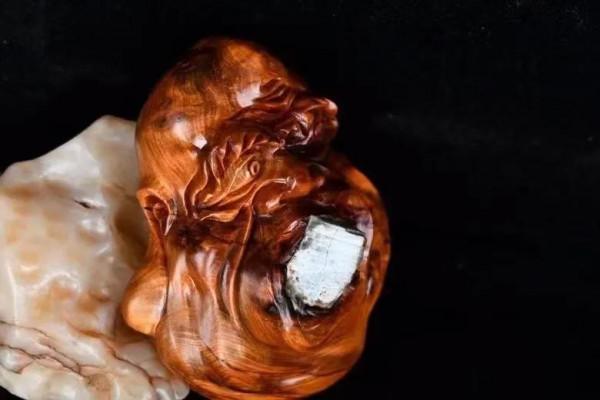 醜醜的卡西莫多！好別緻的崖柏手工雕刻把件