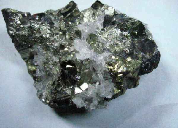 從“垃圾元素”到“愛情金屬”，“鉑”是怎麼鹹魚翻身的？