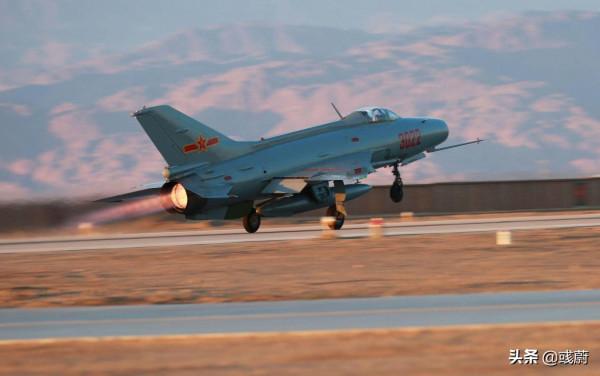 作為殲轟7、蘇30MK替代者,為啥殲16服役5年殲轟7還沒退役? 作為殲轟7、蘇30MK替代者,為啥殲16服役5年殲轟7還沒退役?