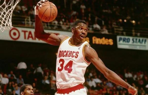 NBA紀實連載77：NBA超級福星，七冠王羅伯特霍里的開掛球生